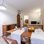 La Corte أولبيا